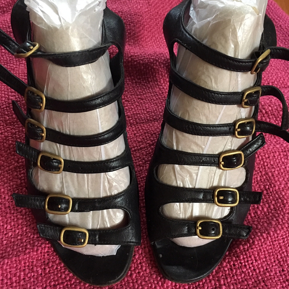 VINTAGE LEATHER GOLD BUCKLED SHOES!! PACO GIL!!